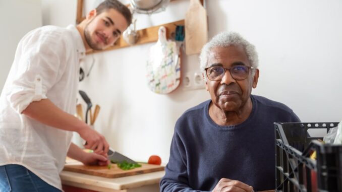 home care assistance découvrez nos services d'assistance à domicile, conçus pour offrir soutien et confort aux personnes en quête d'aide. notre équipe de professionnels qualifiés se dédie à améliorer la qualité de vie de vos proches avec des soins personnalisés et attentionnés.